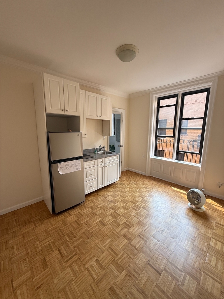 219 East 69th Street #6K - Photo 1