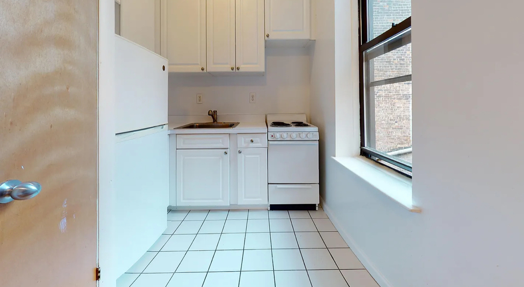 East 65th street - Photo 8