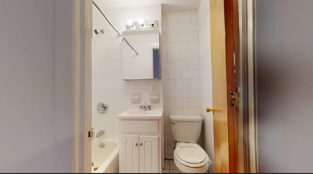 East 65th street - Photo 7