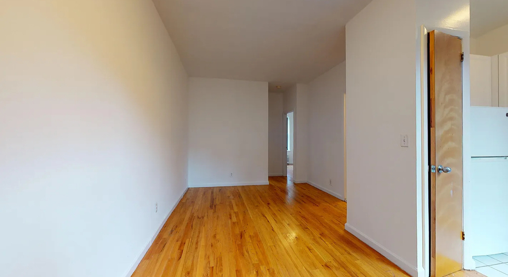 East 65th street - Photo 3