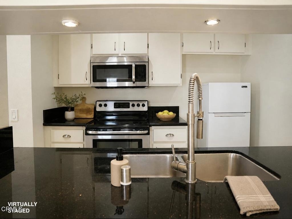 28835 Oakpath Drive - Photo 4