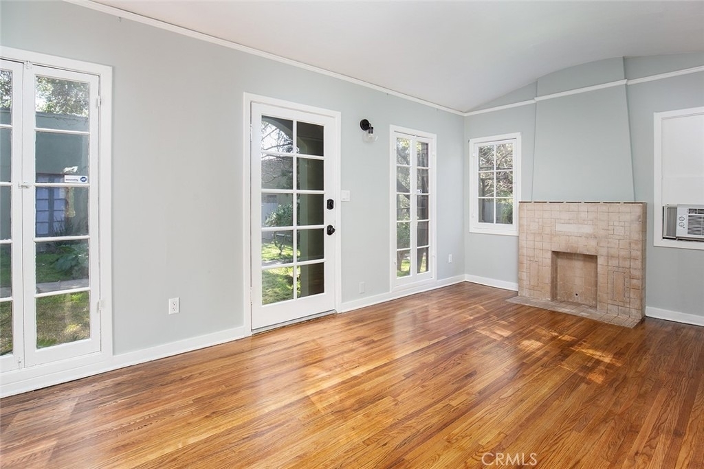 459 E Sacramento Street - Photo 2