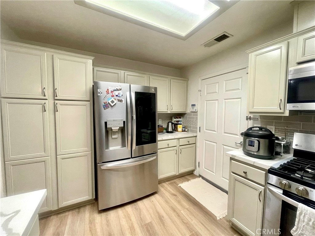 8554 Burnet - Photo 4