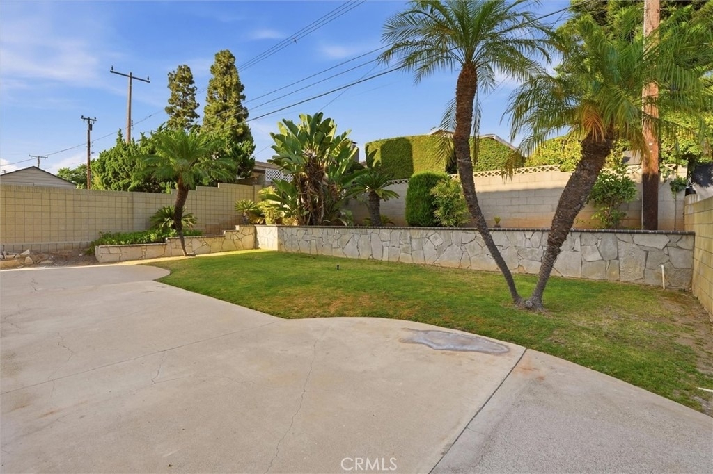 19206 Andmark Avenue - Photo 34