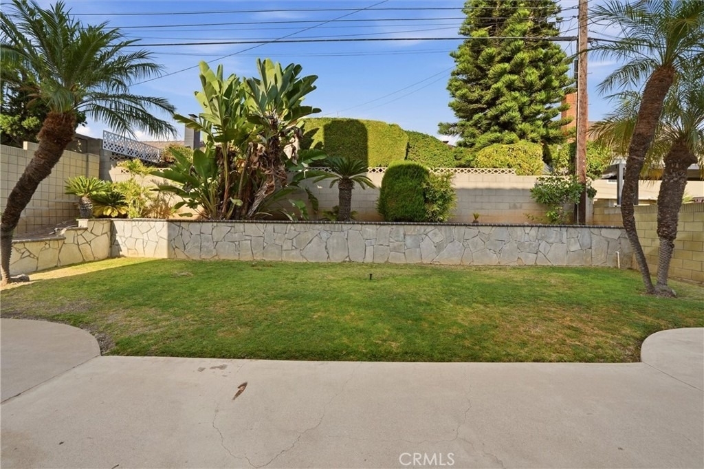 19206 Andmark Avenue - Photo 33