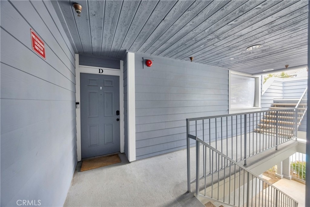 111 S Lakeview - Photo 2