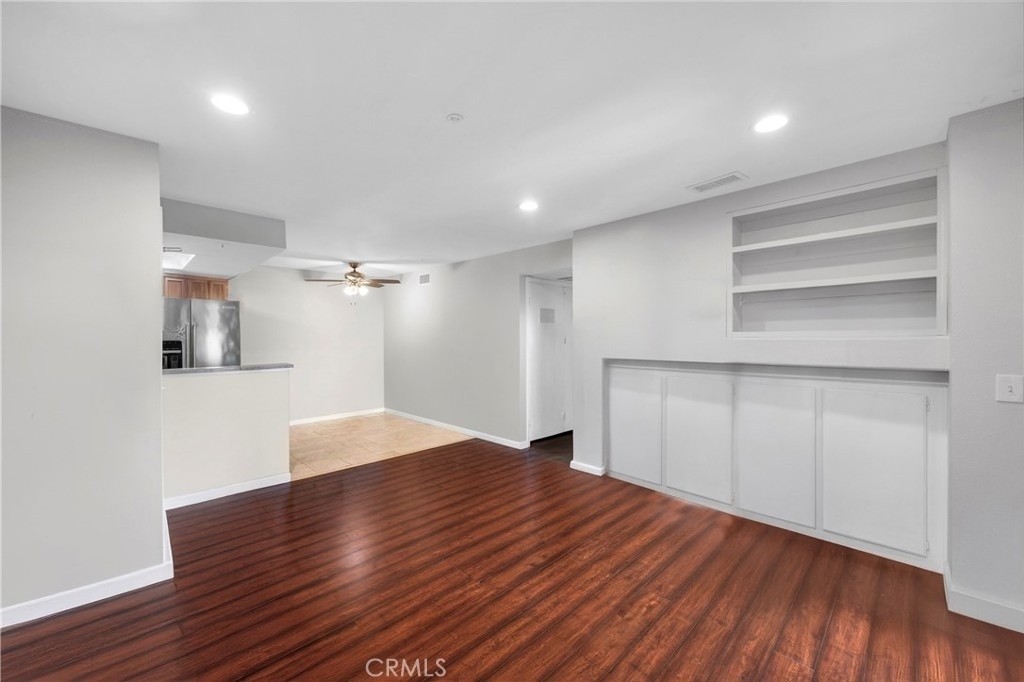 111 S Lakeview - Photo 4