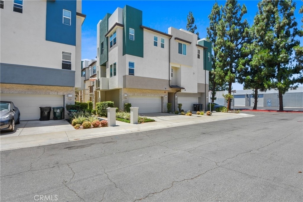 722 Ellis Dr - Photo 1
