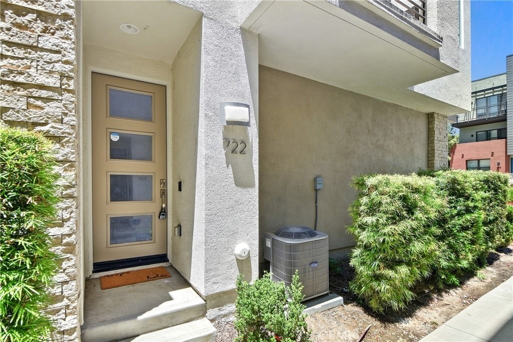 722 Ellis Dr - Photo 2