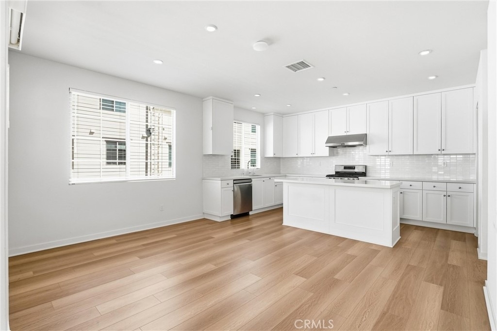 723 Spring Garden - Photo 2