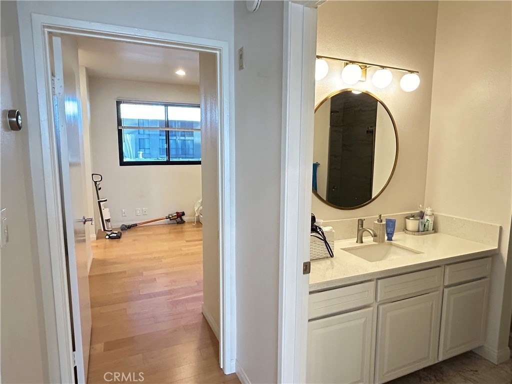 533 S St Andrews Place - Photo 9