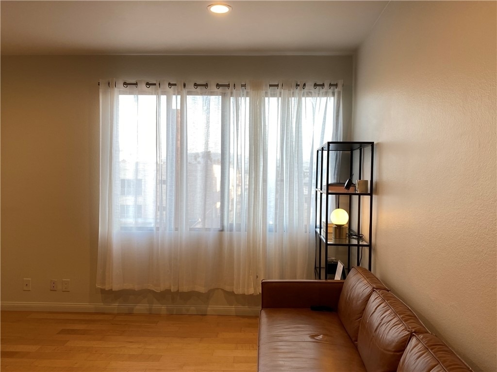 533 S St Andrews Place - Photo 29