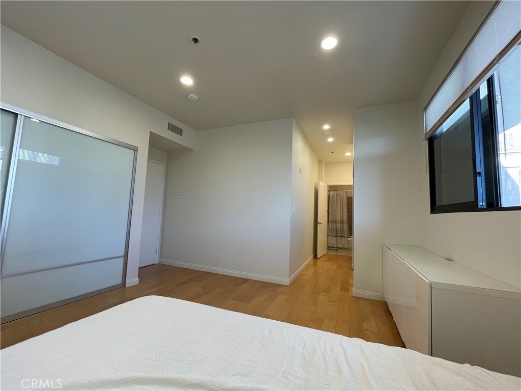 533 S St Andrews Place - Photo 10