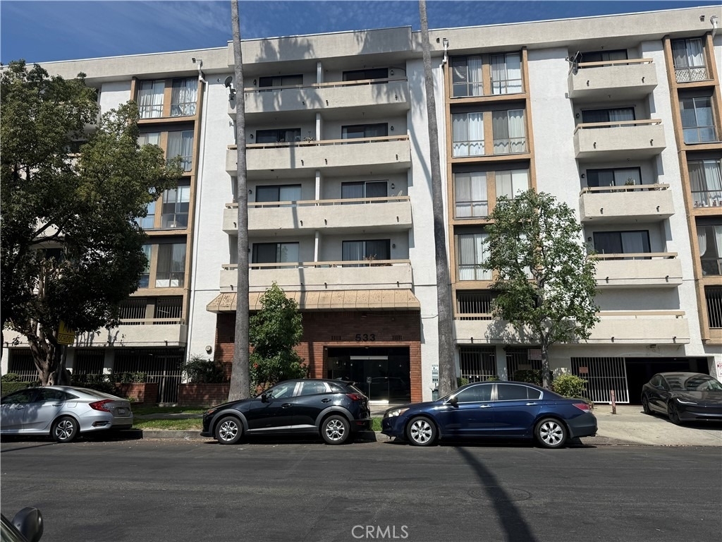 533 S St Andrews Place - Photo 0