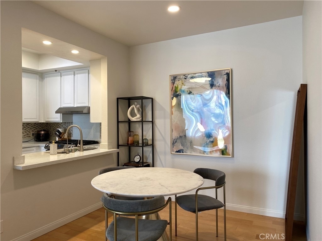 533 S St Andrews Place - Photo 5