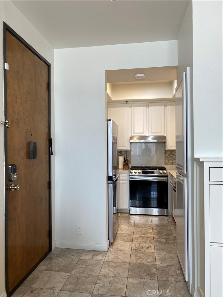 533 S St Andrews Place - Photo 1