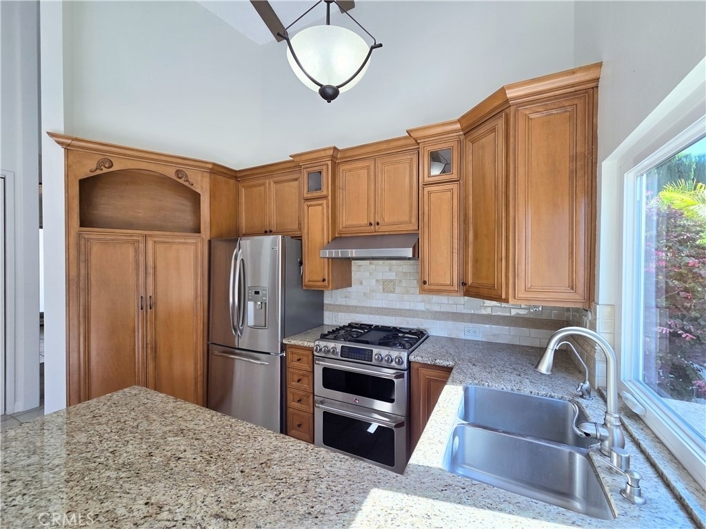 10835 Slater Avenue - Photo 12