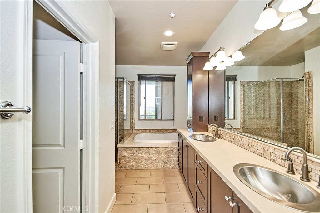 15 Vantis Drive - Photo 4