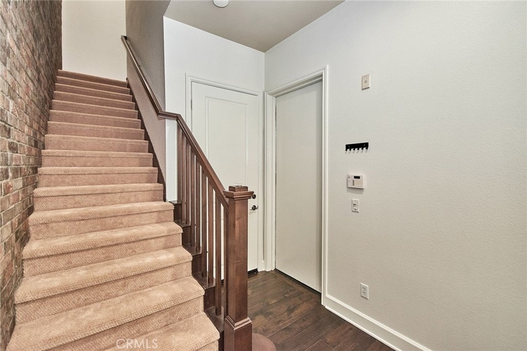 15 Vantis Drive - Photo 3