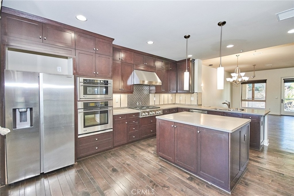 15 Vantis Drive - Photo 0