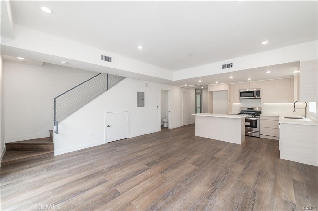 1245 N New Hampshire Ave #8 - Photo 0