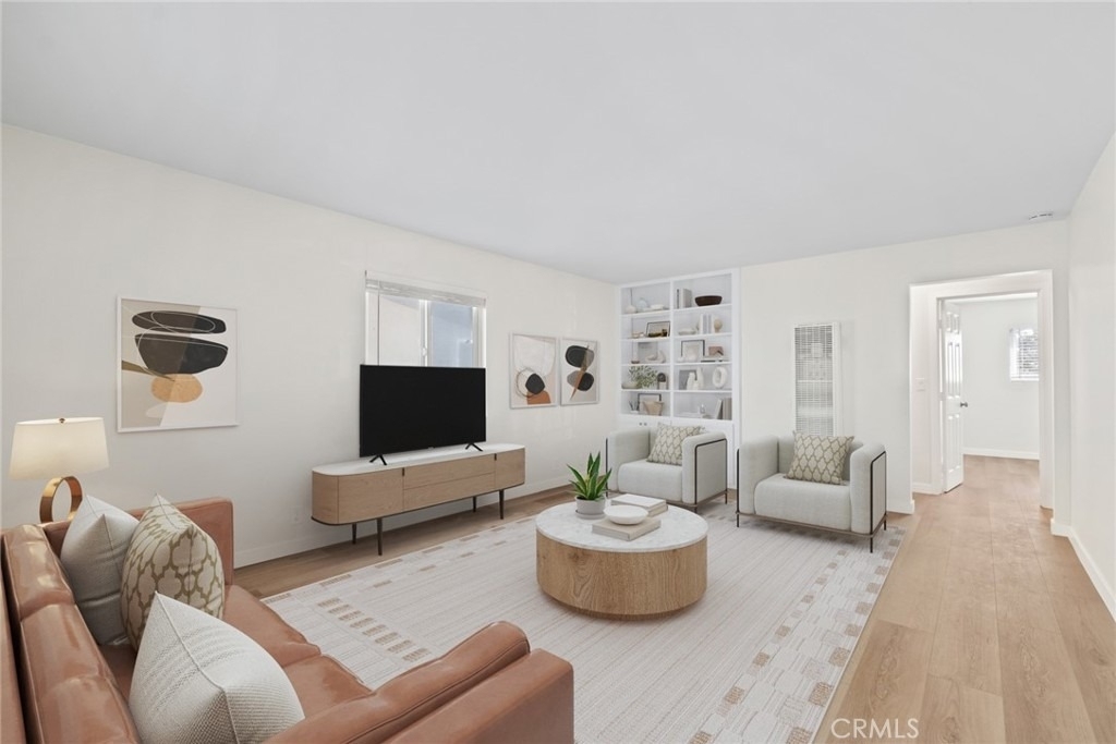 121 E Bay St - Photo 0