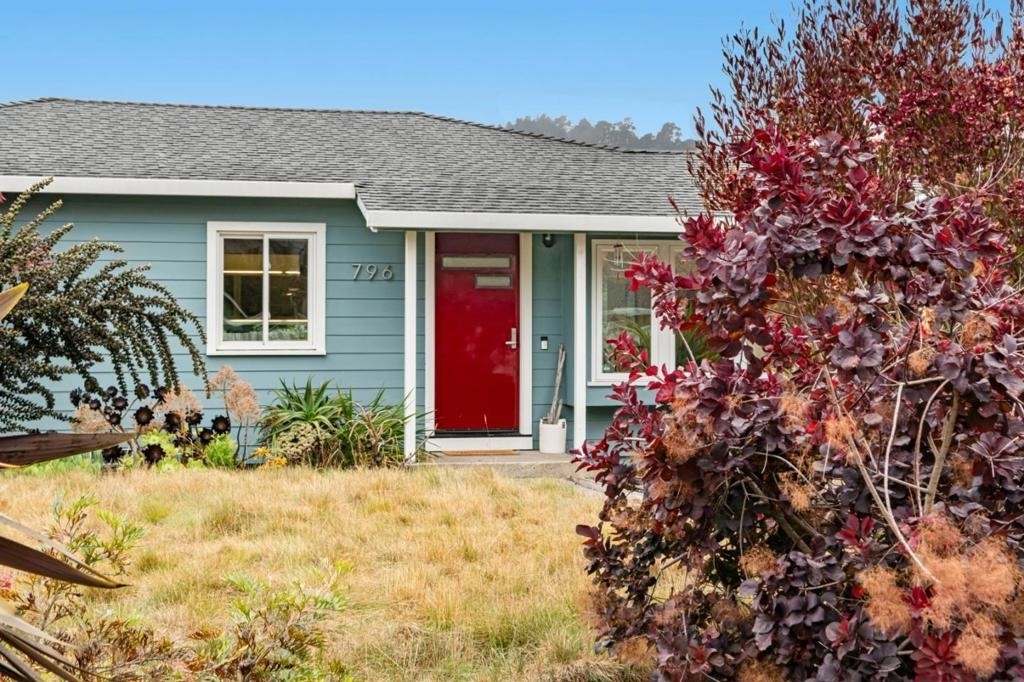 796 Crespi Drive - Photo 3