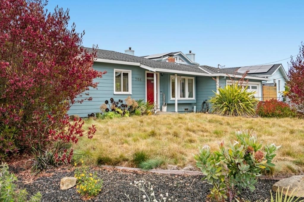 796 Crespi Drive - Photo 2