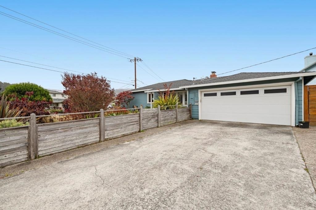 796 Crespi Drive - Photo 4
