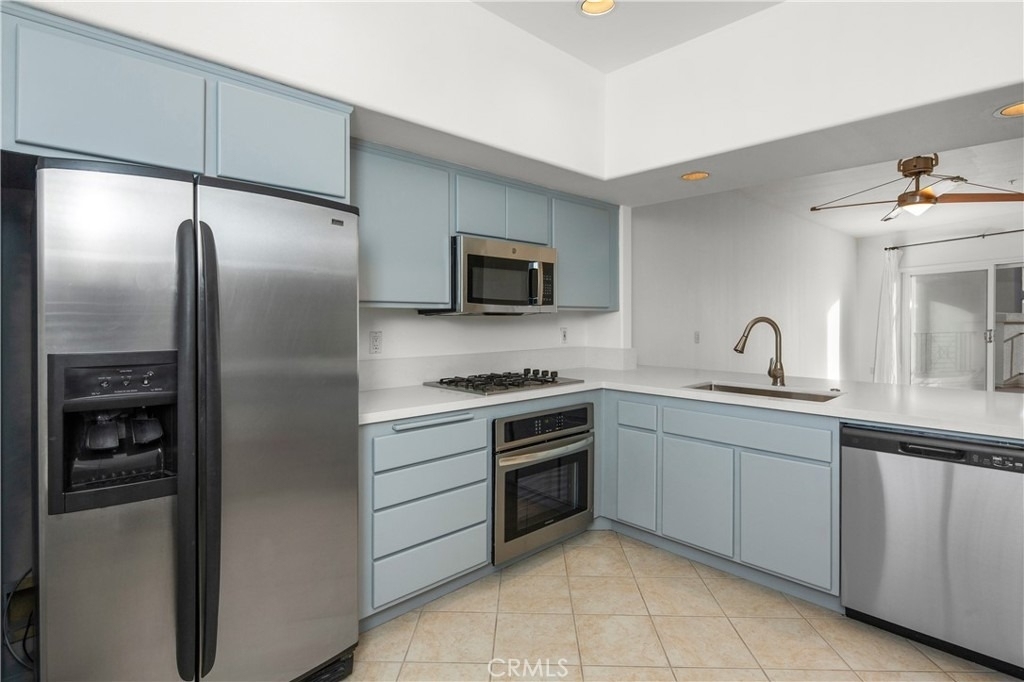 200 Pacific Coast Highway - Photo 3