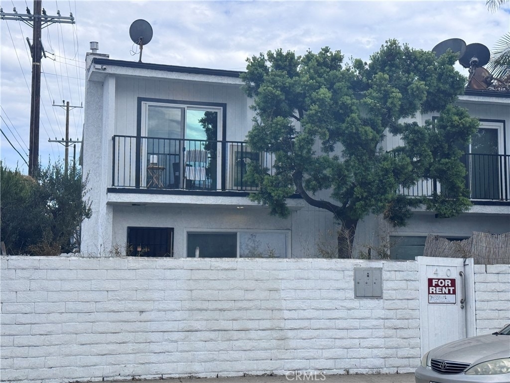 40 S Venice Boulevard - Photo 2
