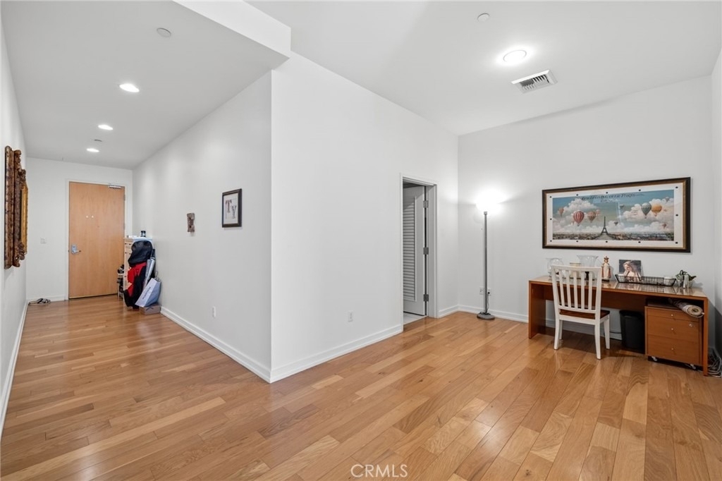 801 S Grand - Photo 2