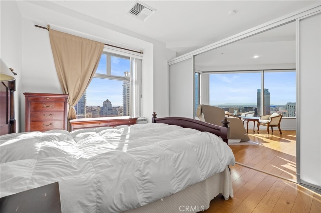 801 S Grand - Photo 4