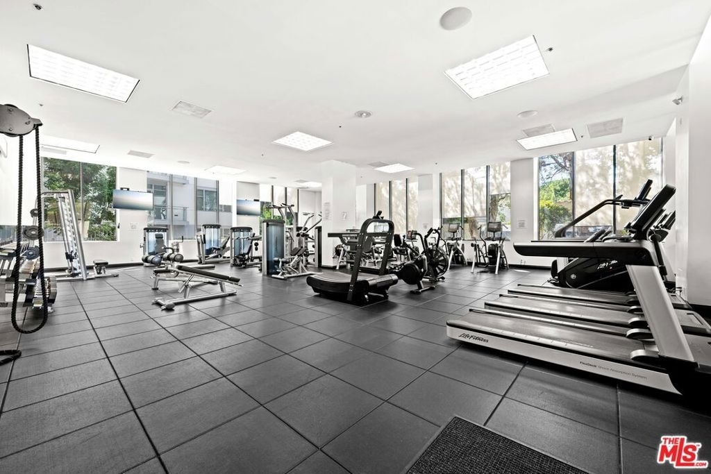 10724 Wilshire Boulevard - Photo 17
