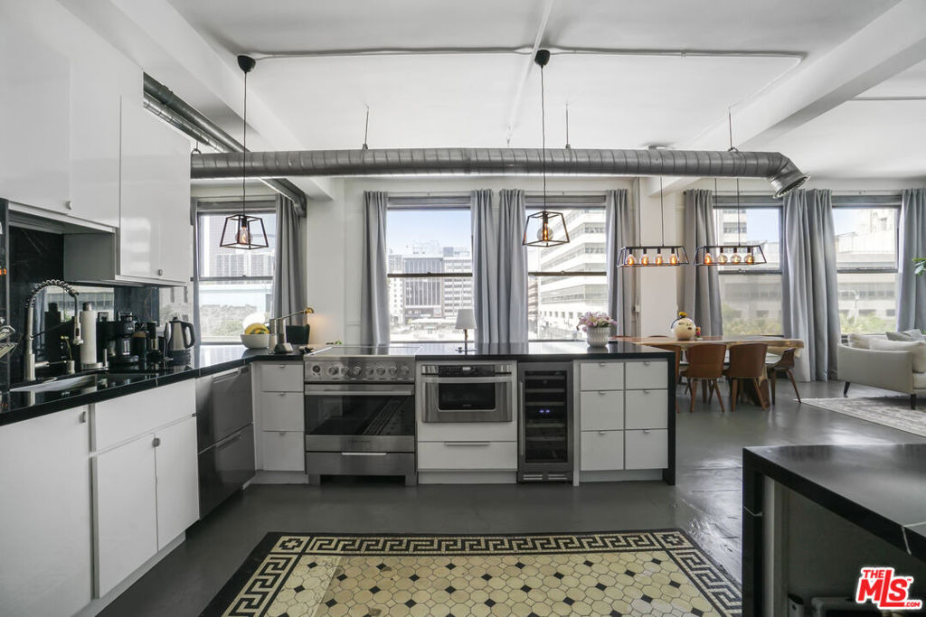 108 W 2nd Street - Photo 3