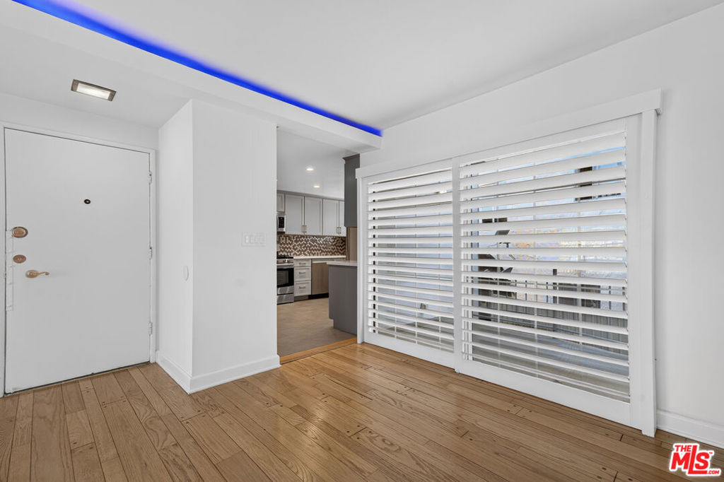 1301 N Flores Street - Photo 11