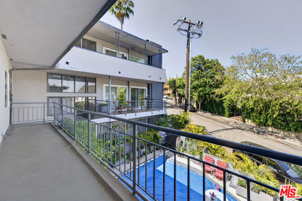 1301 N Flores Street - Photo 28