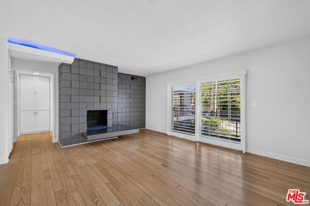 1301 N Flores Street - Photo 9