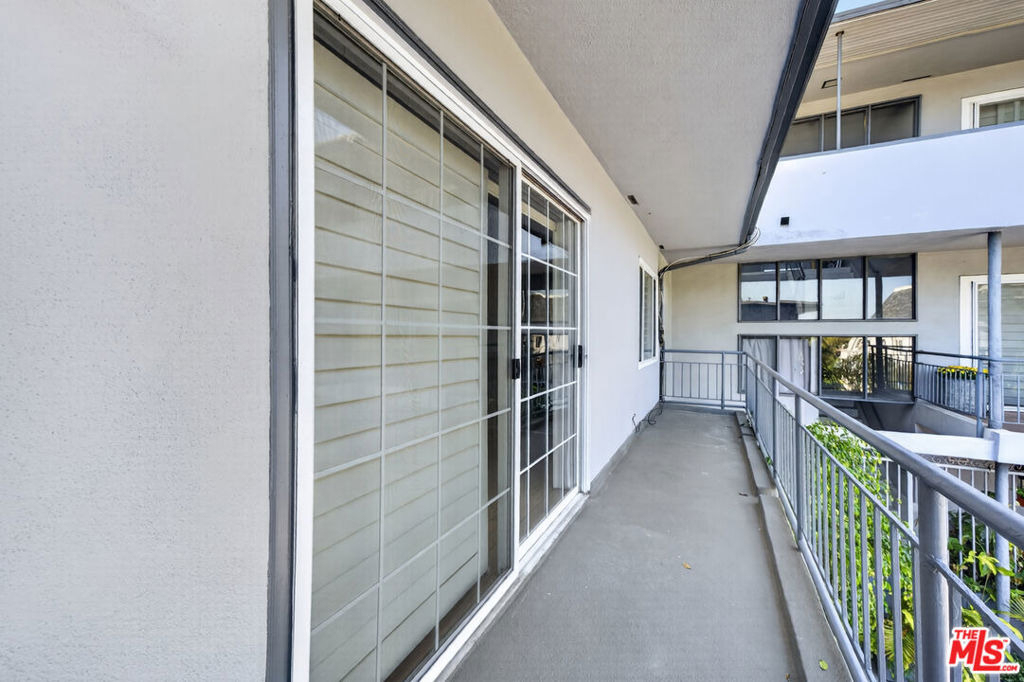 1301 N Flores Street - Photo 27