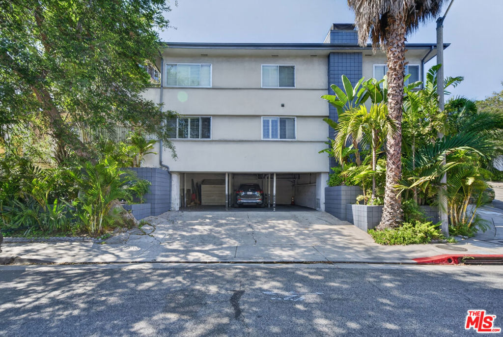 1301 N Flores Street - Photo 35