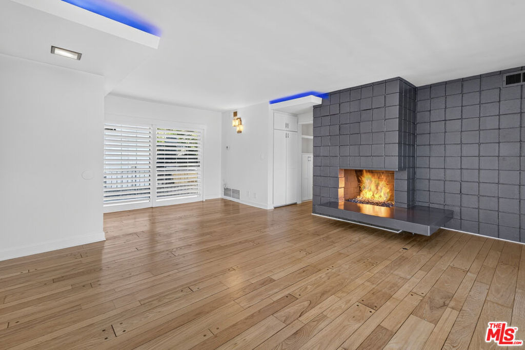 1301 N Flores Street - Photo 6