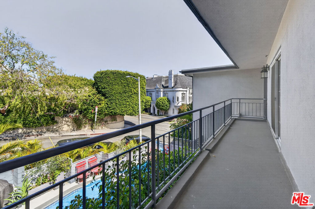 1301 N Flores Street - Photo 29