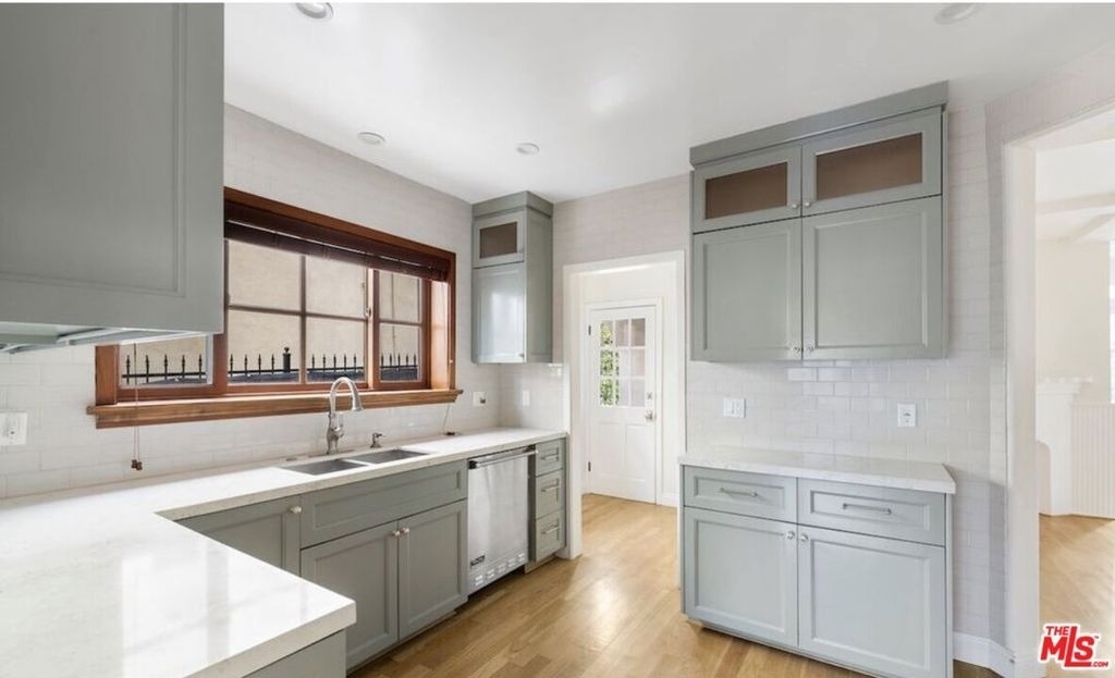 1018 S Stanley Avenue - Photo 7