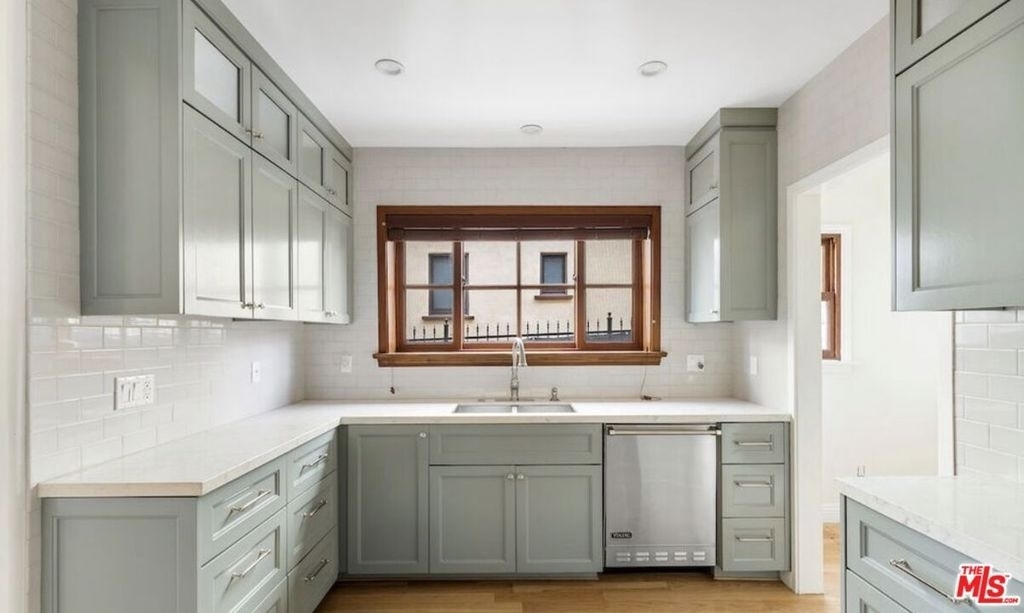 1018 S Stanley Avenue - Photo 8