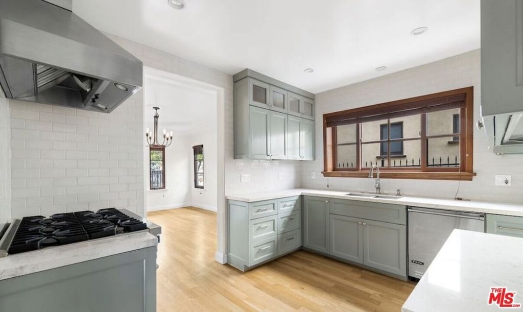 1018 S Stanley Avenue - Photo 9