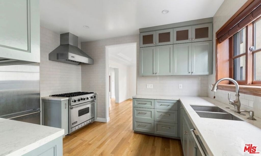 1018 S Stanley Avenue - Photo 10