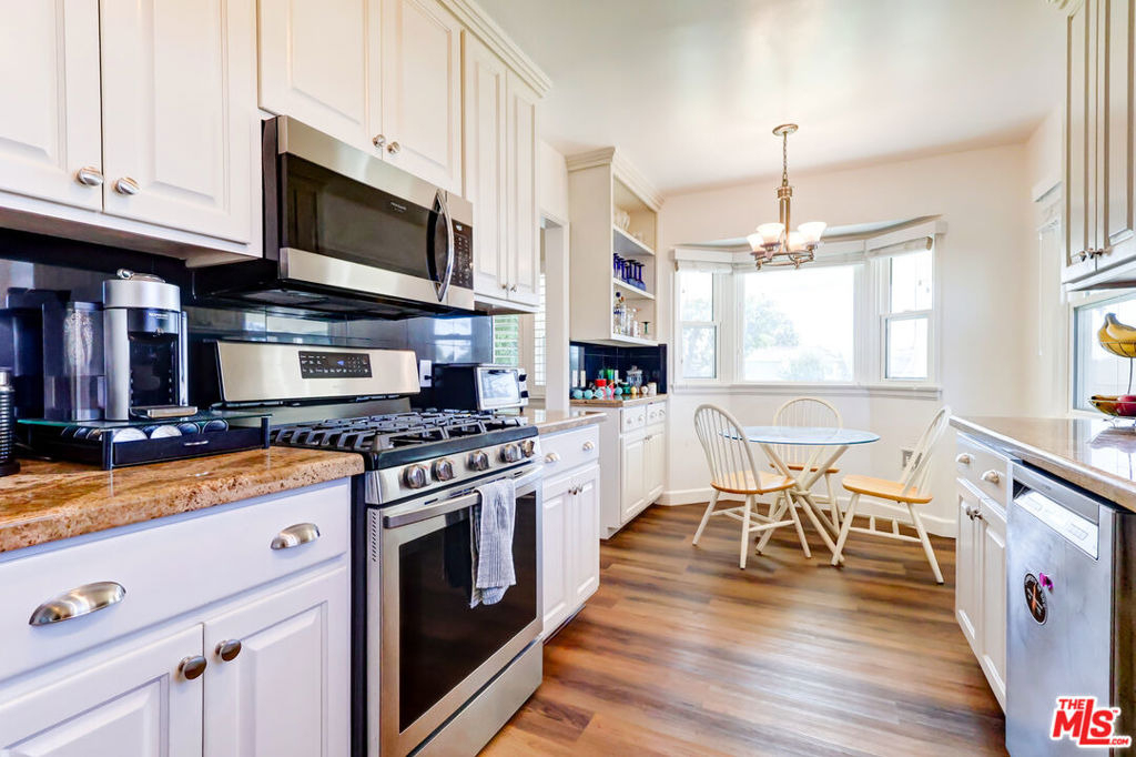 8008 El Manor Avenue - Photo 3
