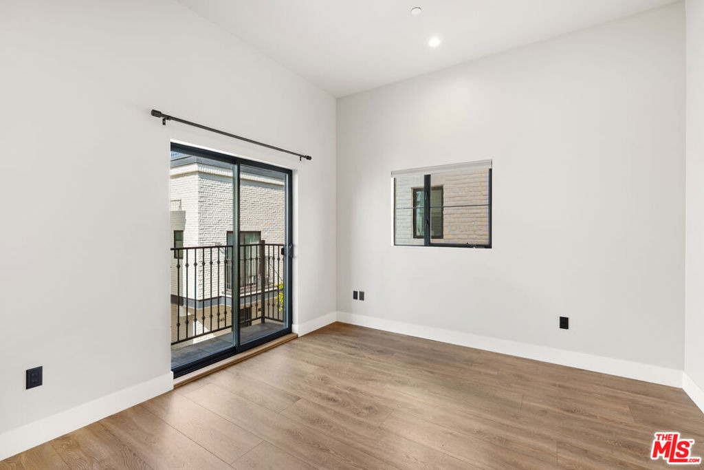 1253 S Plymouth Boulevard - Photo 12