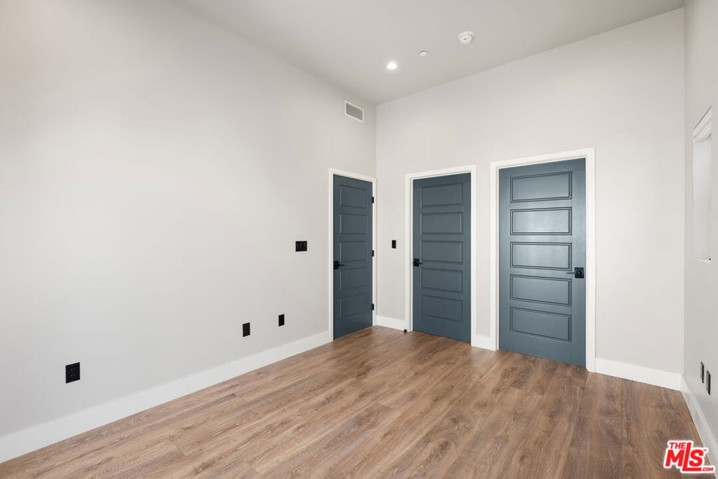 1253 S Plymouth Boulevard - Photo 11