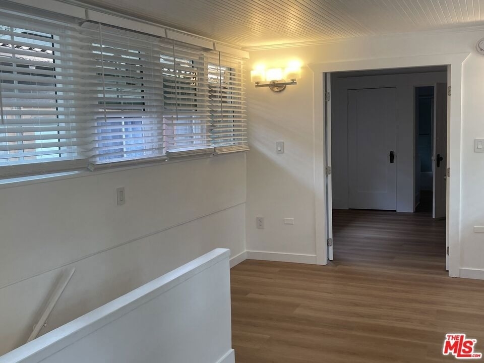 305 S Norton Avenue - Photo 9